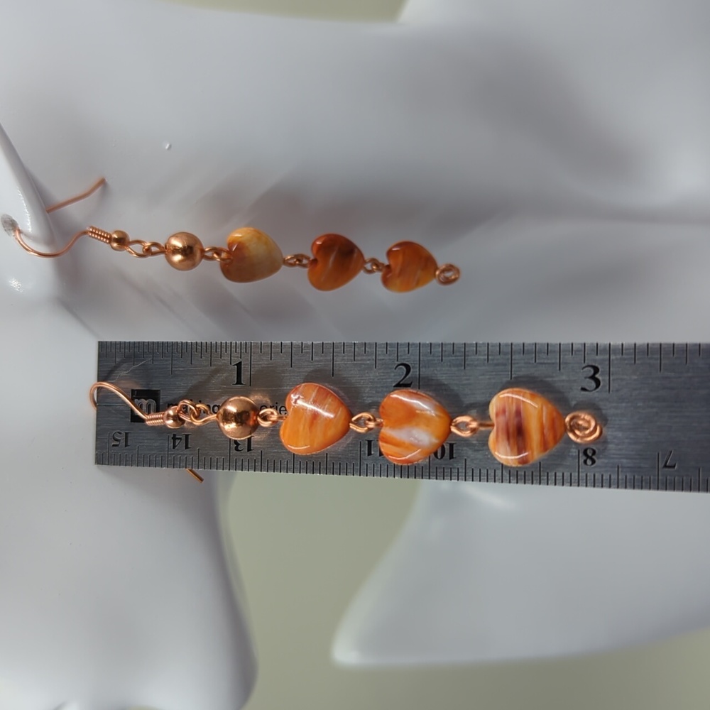 Handmade spiny oyster heart and copper dangle earrings - Picture 2 of 3